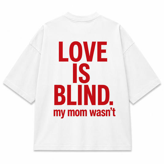 T-shirt Blanc Oversize « LOVE IS BLIND. my mom wasn’t »